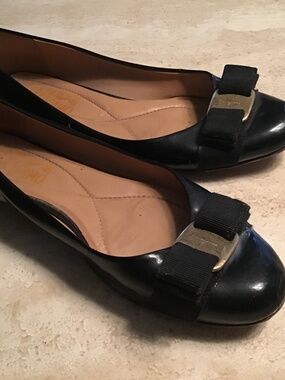 Salvatore Ferragamo Vara patent leather ballet flats size 7 m